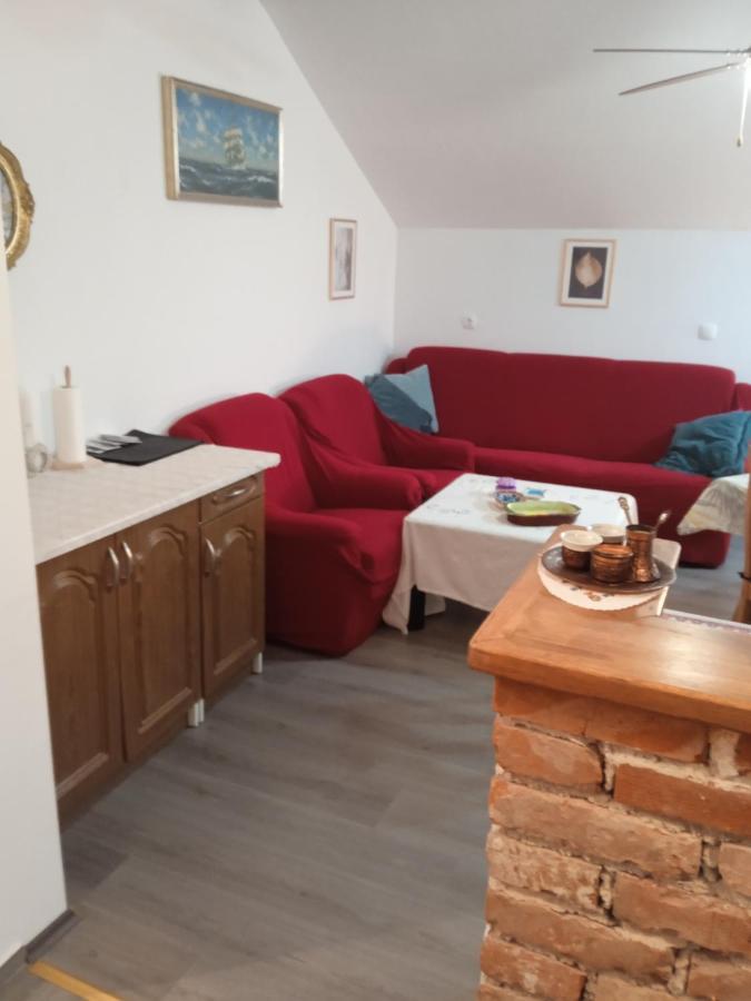 Liammarco Apartment Plaski Luaran gambar