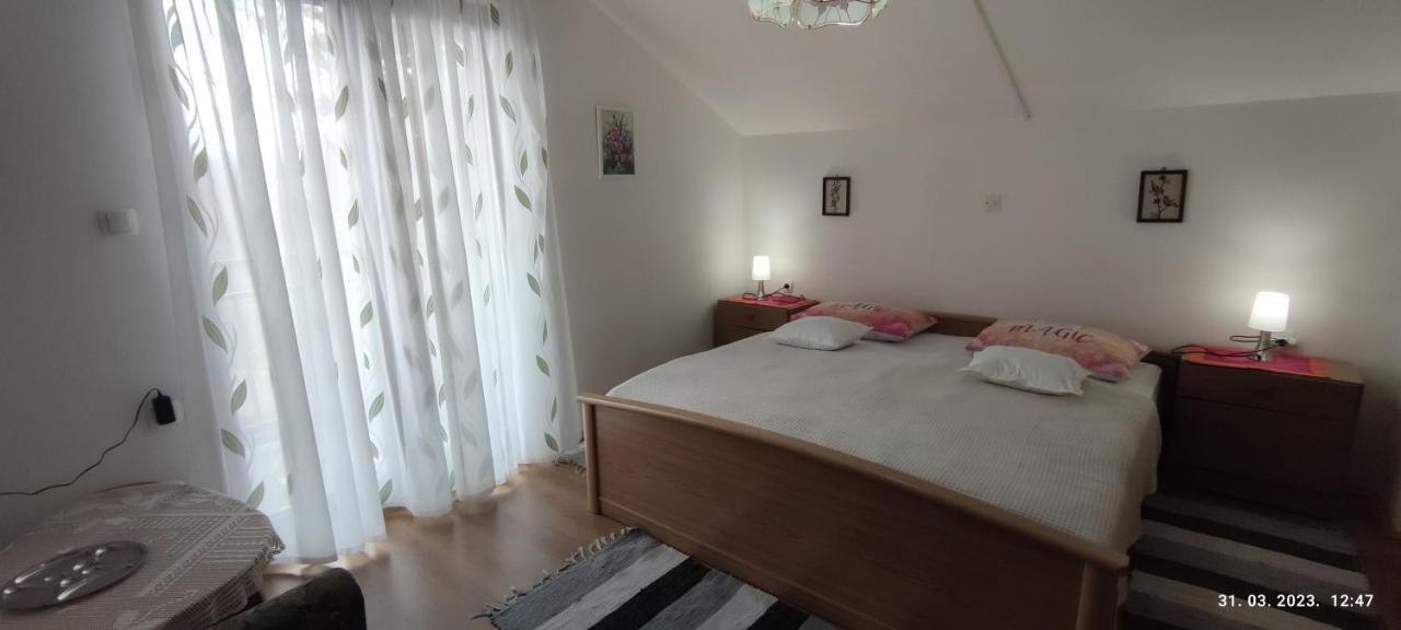 Liammarco Apartment Plaski Luaran gambar