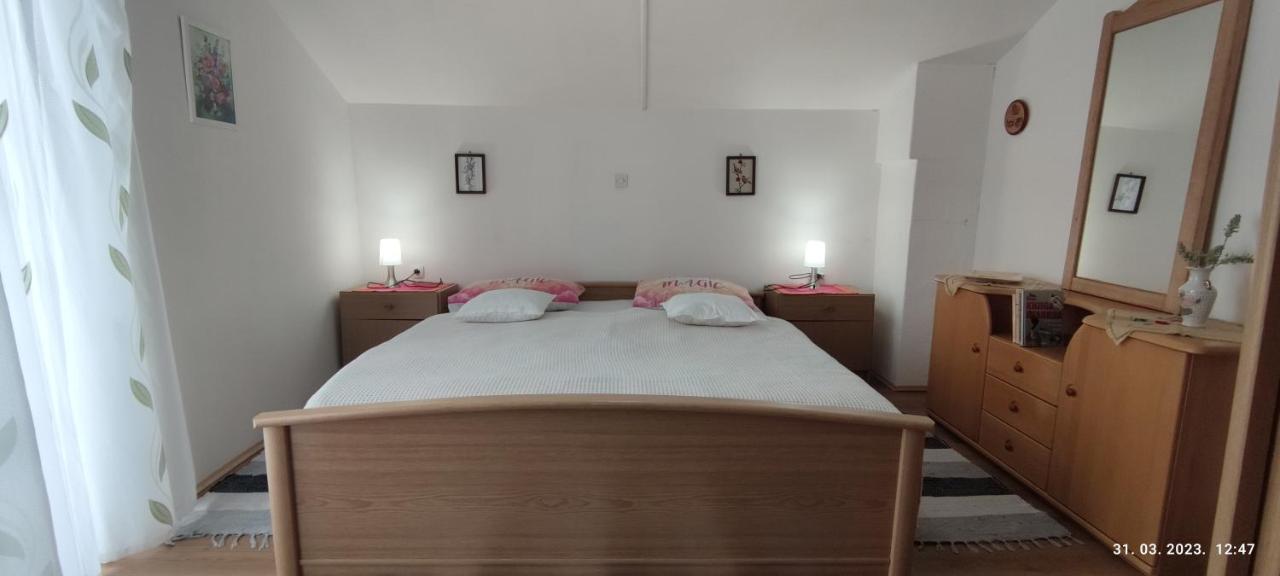 Liammarco Apartment Plaski Luaran gambar