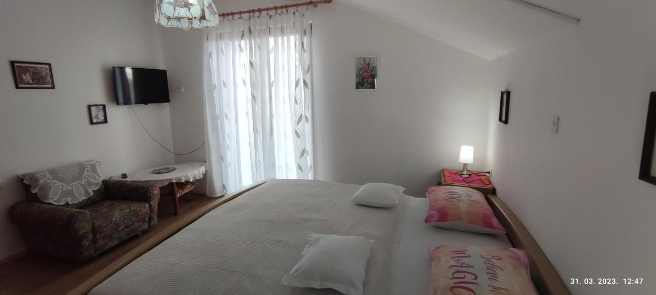Liammarco Apartment Plaski Luaran gambar