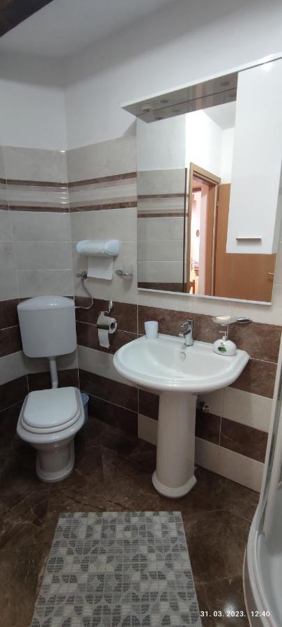 Liammarco Apartment Plaski Luaran gambar